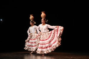 Paraguay dans grubu Ballet Movimientos, Mersin'de gösteri yaptı